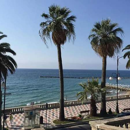 Petit Avec Classe 圣雷默