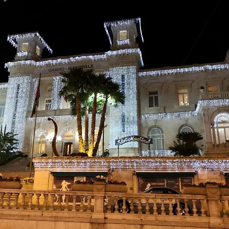 Petit Avec Classe Σαν Ρέμο